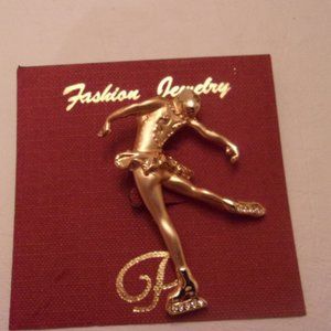 NWT ICE SKATER BROOCH/PIN. TUB1-5